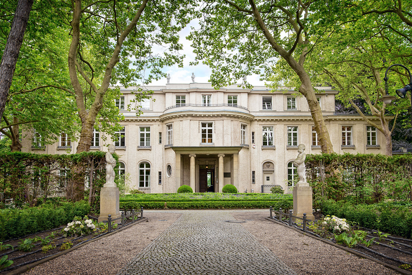 International legal advisory for real estate investments in the U.S. and Brazil